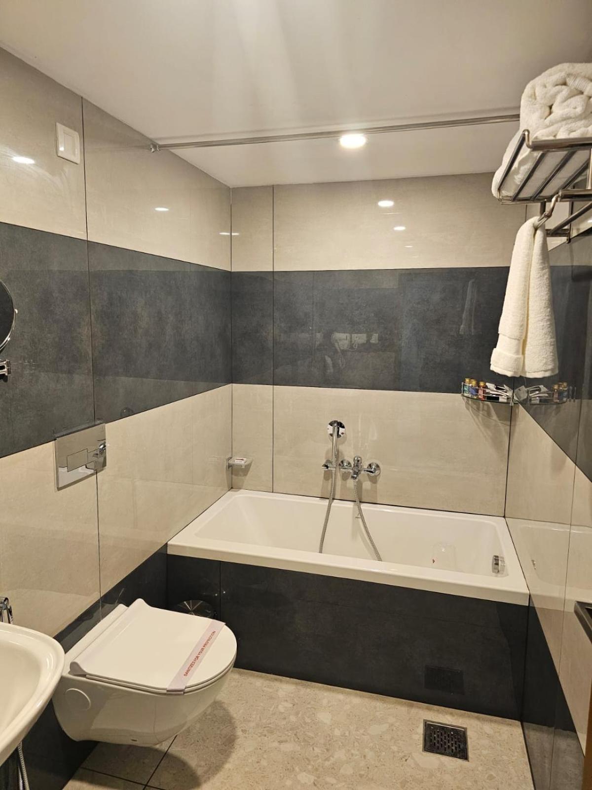 Pearl Residency Ξενοδοχείο Ayoor Εξωτερικό φωτογραφία